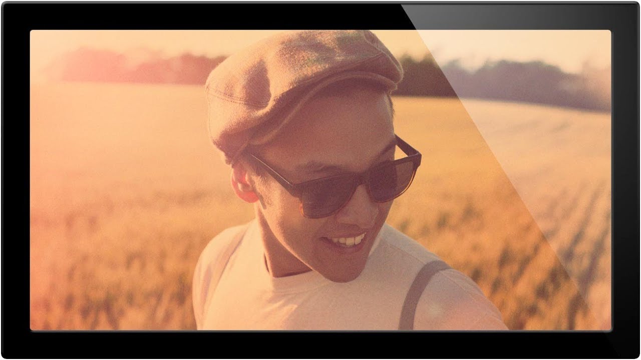 Fake It 'Til It's Film: Adding Light Leaks and Lens Flares in Photoshop