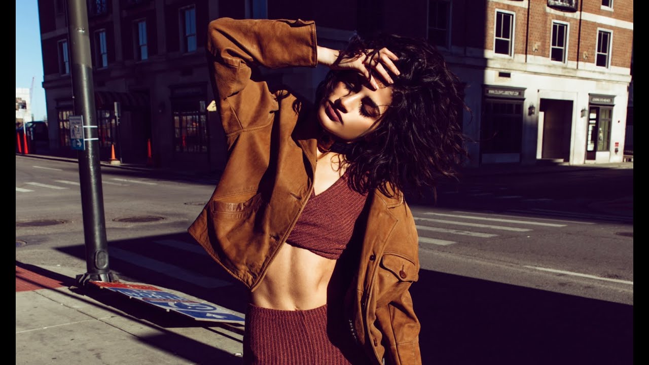 How to Shoot Outdoor Portraits with a 24-70mm Lens (What Jessica Kobeissi's Detroit Shoot Actually Teaches You)