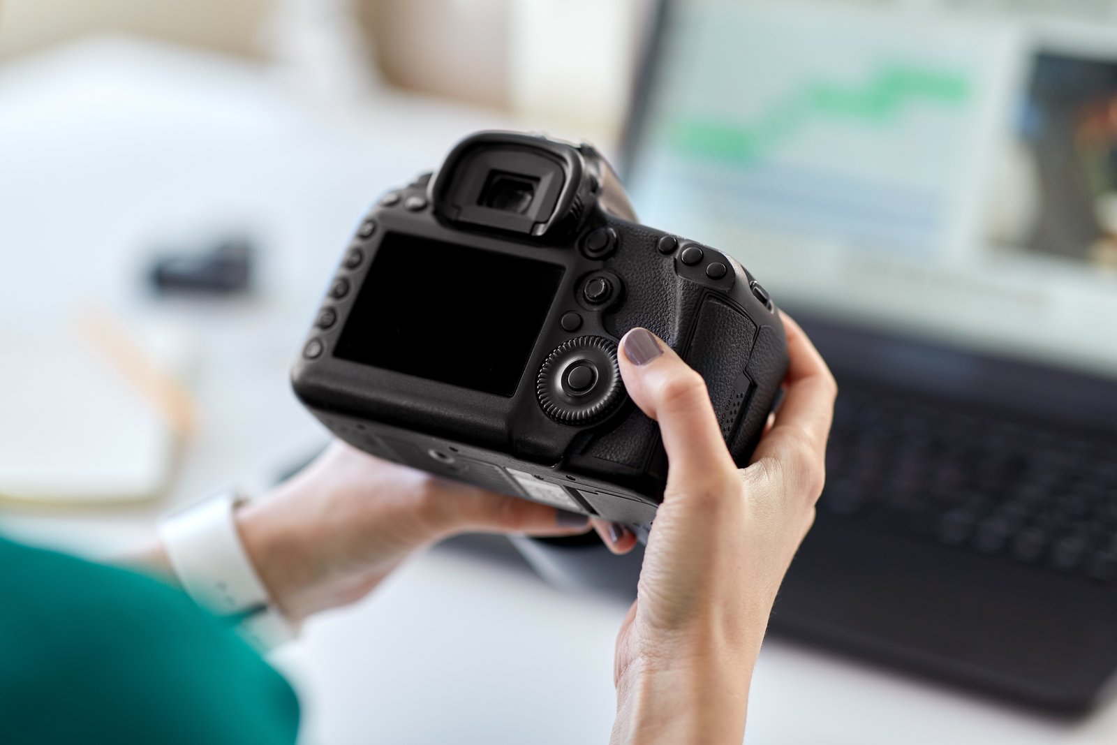 Sony's RX10 V Shows Why Bridge Cameras Still Matter in 2024