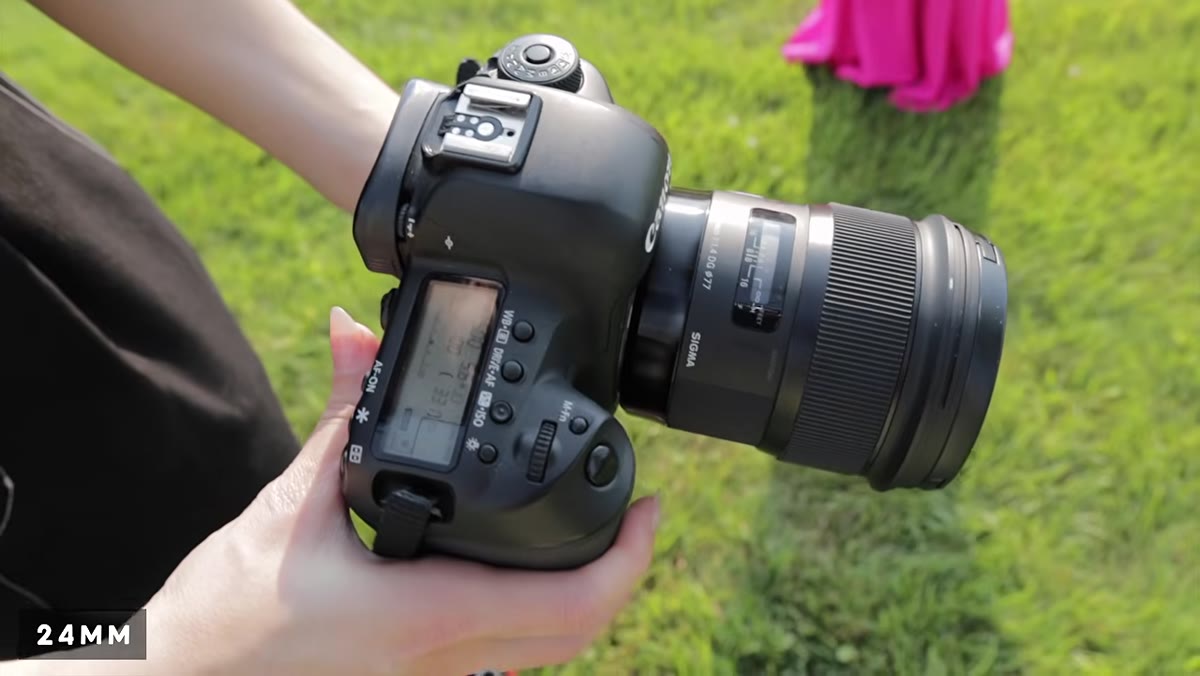 Jessica raising the 24mm Sigma lens toward the model