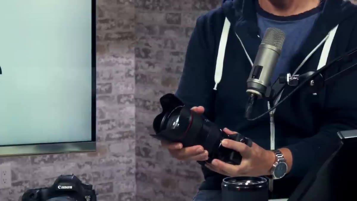Metabones Mark IV adapter separated from Canon lens on Sony body