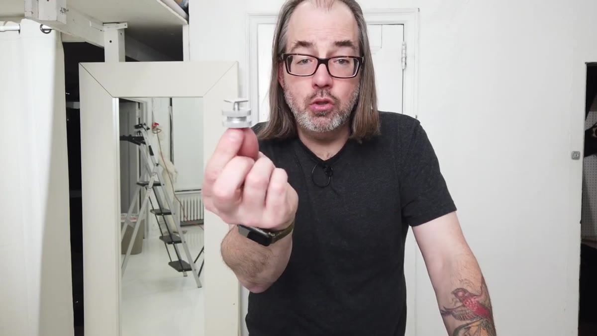 Small hot shoe adapter piece held separately from clamp