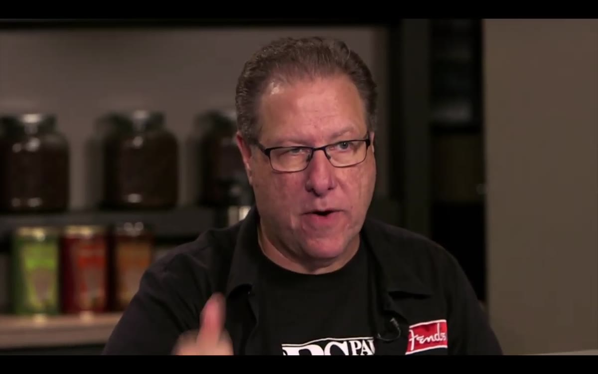 Scott outlining who should and should not buy the lens