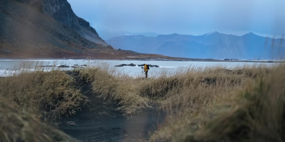 McKinnon showing two-camera setup used during Iceland trip