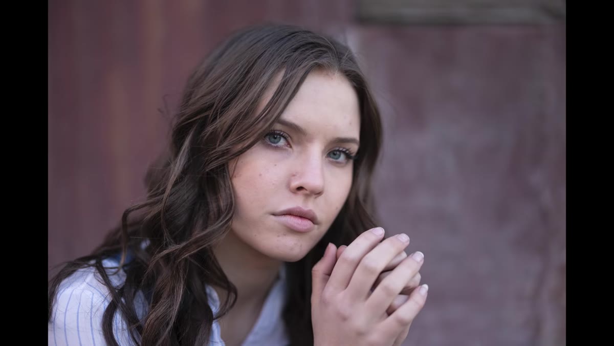 85mm lens demonstrated for portrait background separation