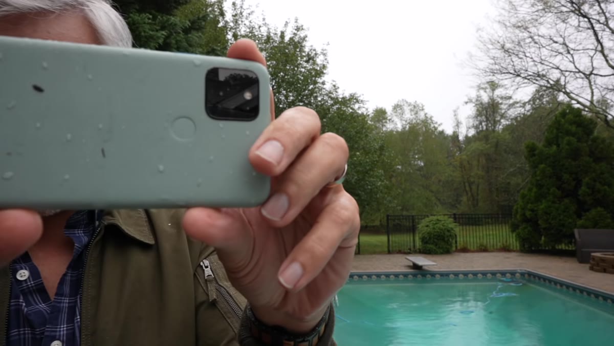 Side-by-side comparison of 27mm and 16mm lens options