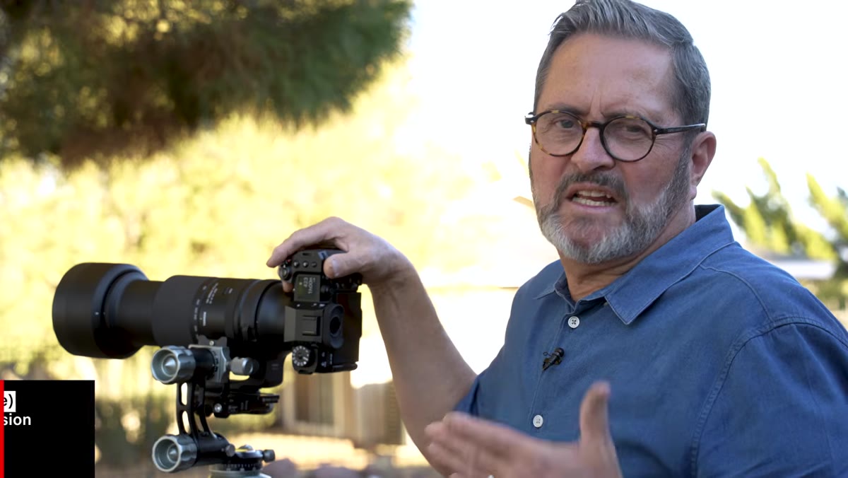 Presenter explaining focus limiter switch on lens barrel
