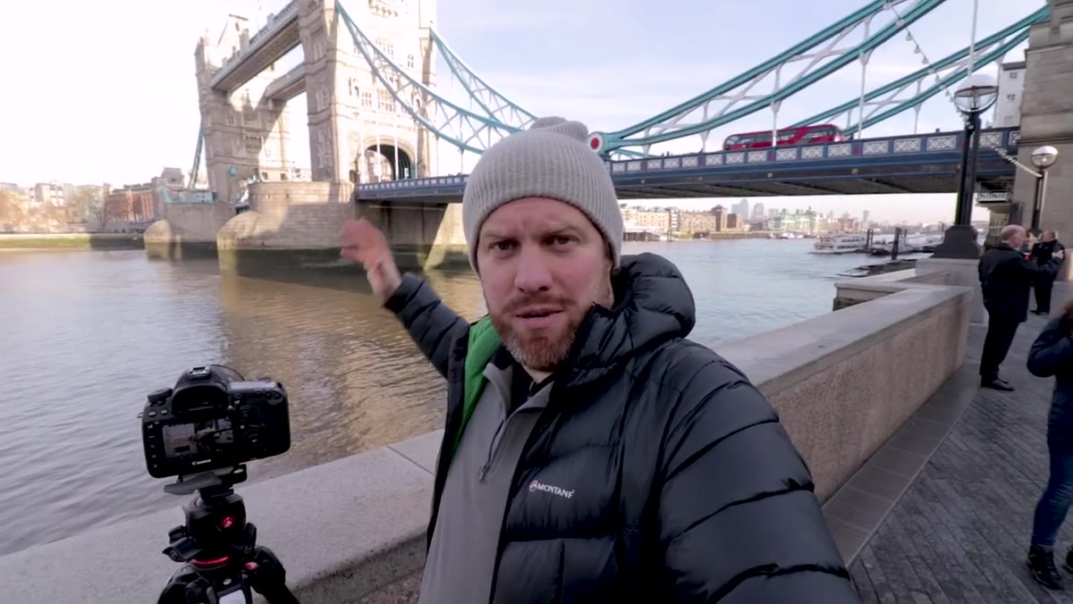 Photographer describing panorama plan combining Tower Bridge and Tower of London