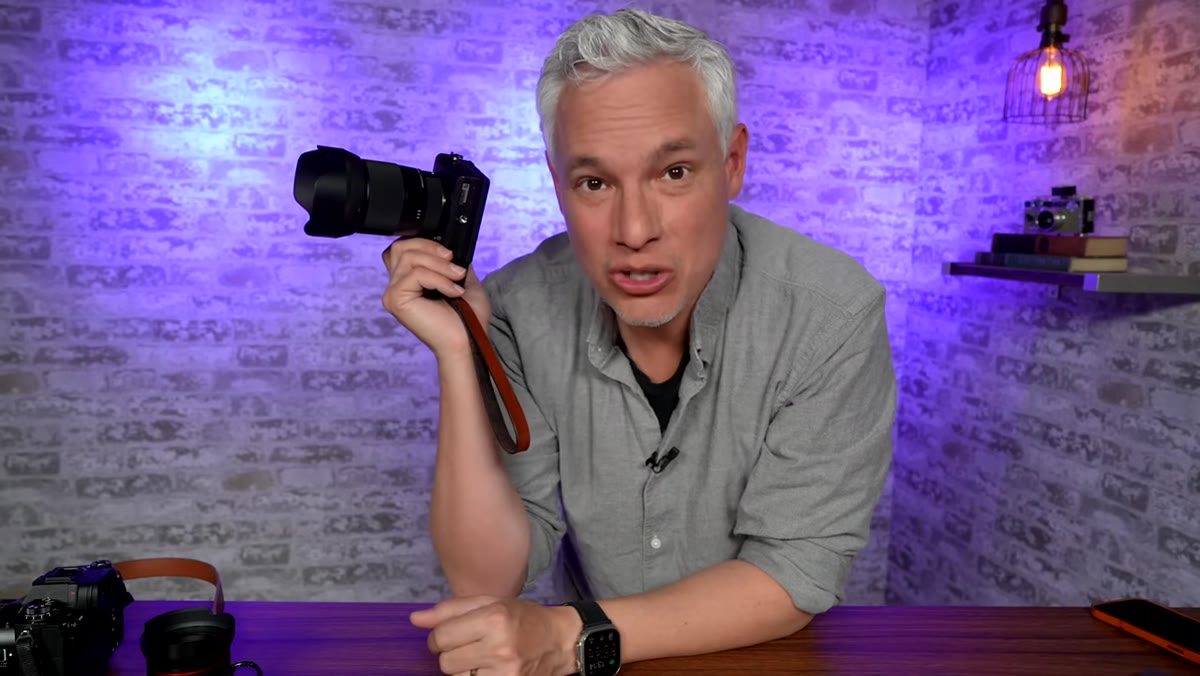 Side-by-side Sigma and Sony 24mm lenses on screen