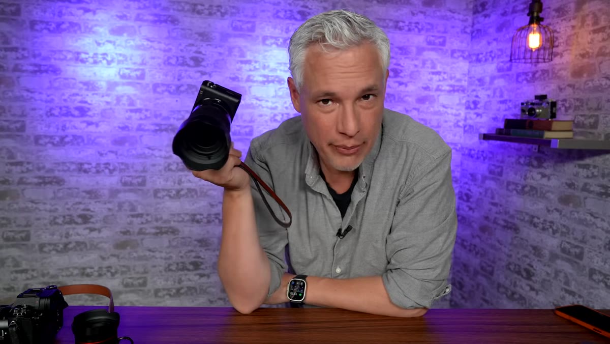 Video autofocus test with Sony a7S III in cluttered studio