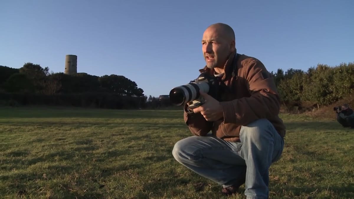 Camera aimed at backlit scene without lens hood