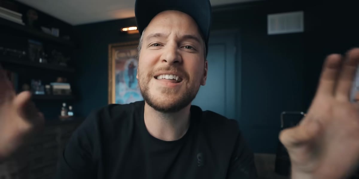 Peter explaining anamorphic highlights and lens flares