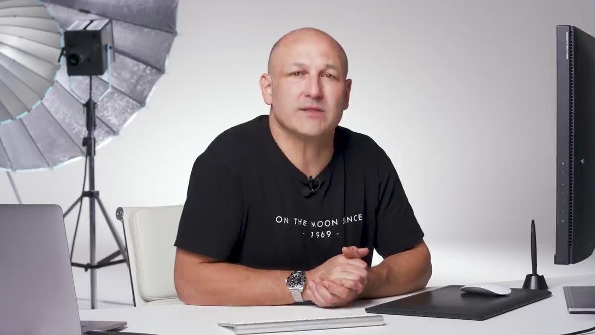 Split comparison of prime lens and zoom lens on screen