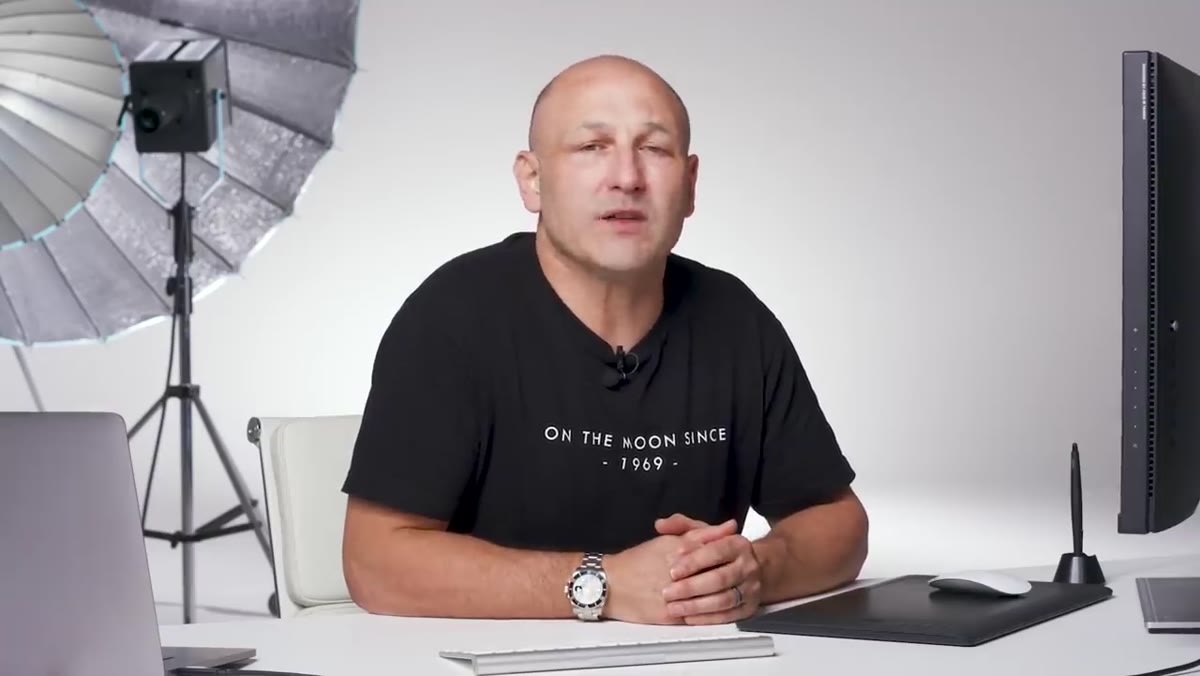 Narrator discussing prime lens advantages including size and cost