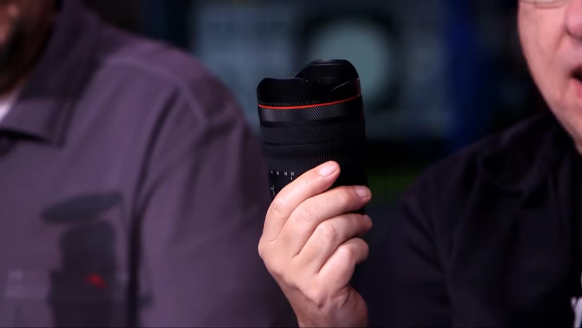 Kelby discussing wide angle 10-20mm lens option