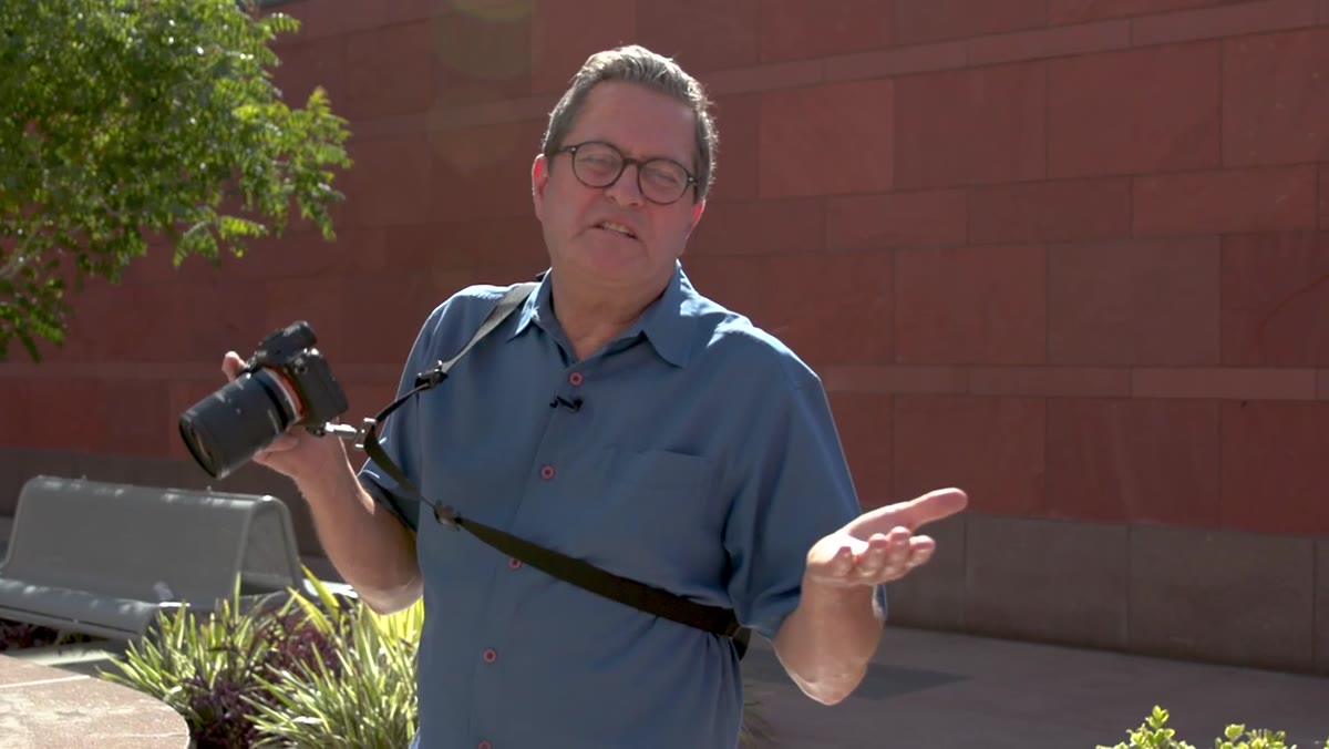 JP noting the 7.5-inch minimum focus distance during shooting