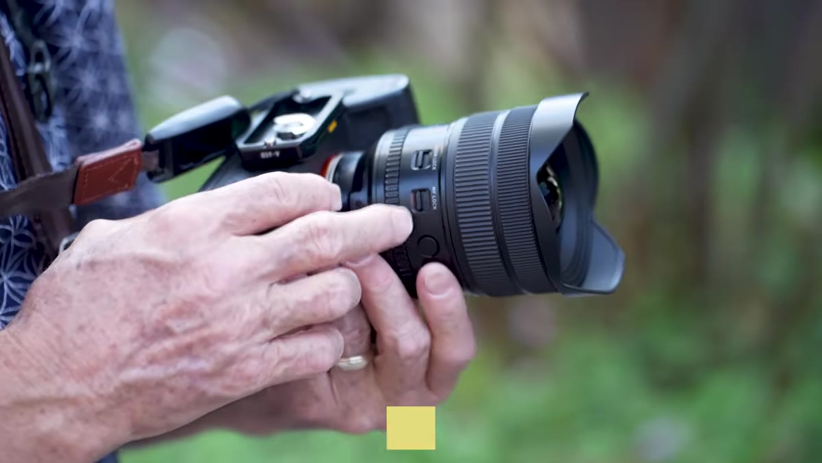 Manual focus lock switch highlighted on lens barrel