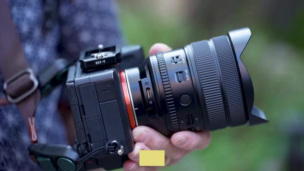 USB-C port shown on lens body