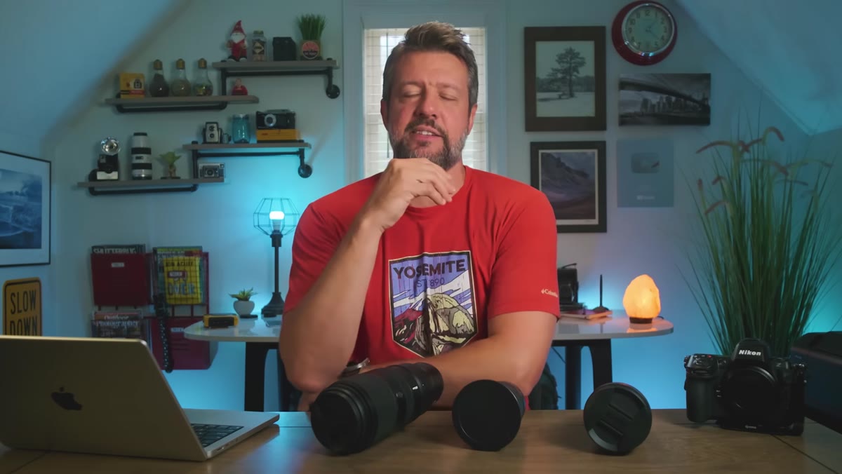 Mark transitioning to discuss the middle focal length in his kit