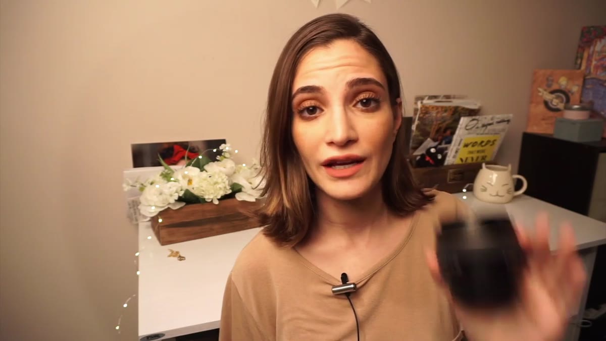 Jessica describing the lens weight relative to travel and all-day shooting