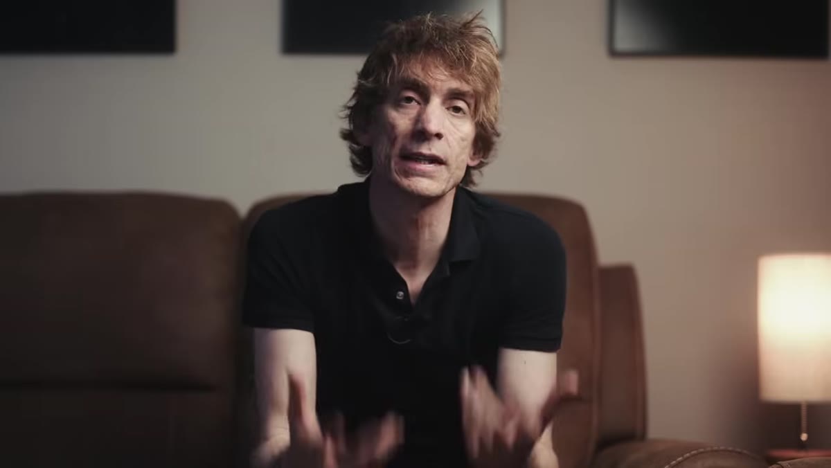 Presenter speaking directly to camera about creative paralysis