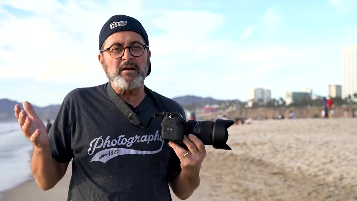 Jay demonstrating the USB-C port on the lens barrel