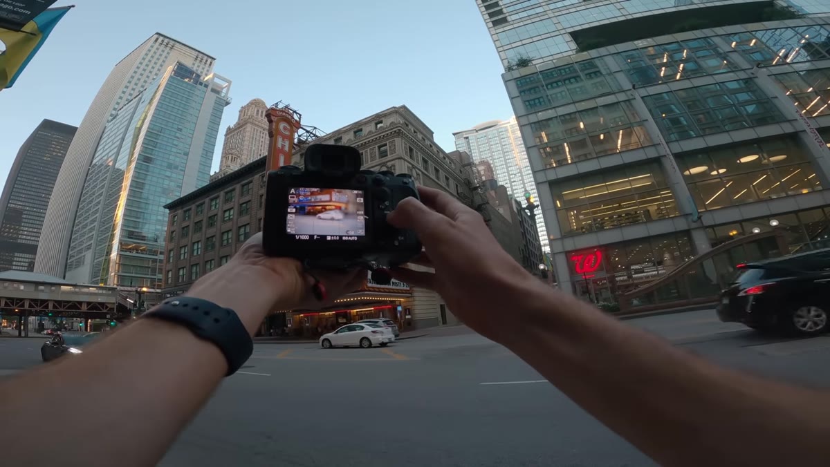 Side-by-side demonstration of in-focus and out-of-focus zones with tilt applied