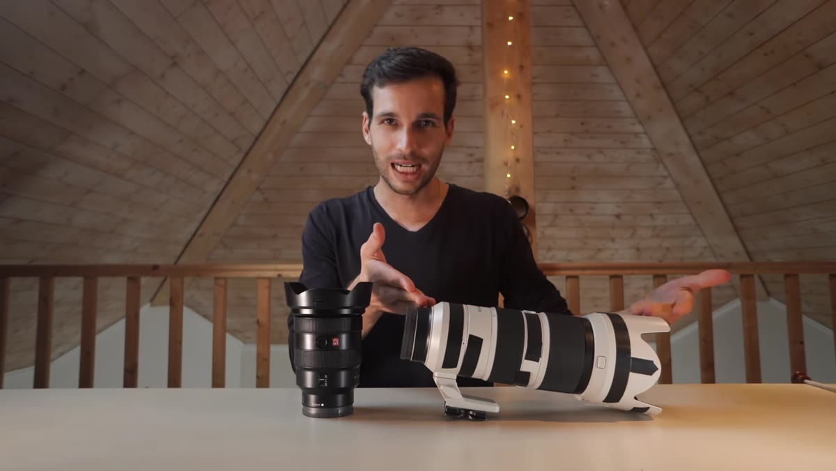Pierre gesturing at the size and weight of both lenses together