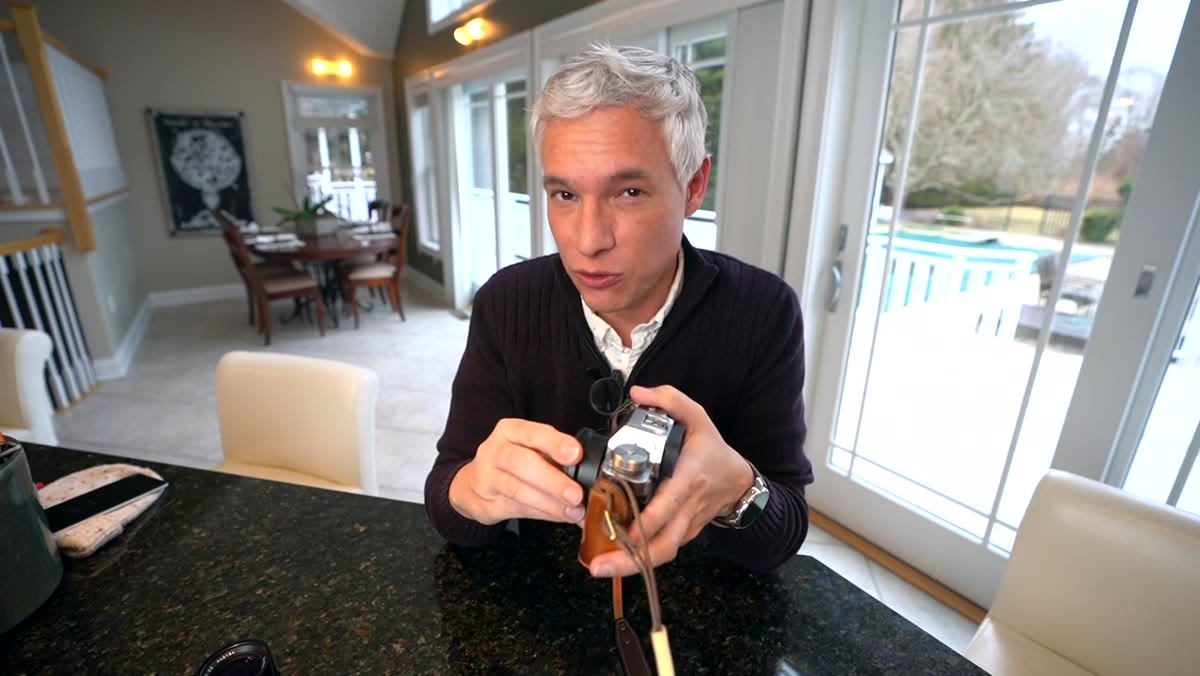 EVF display showing black-and-white viewfinder with focus peaking active
