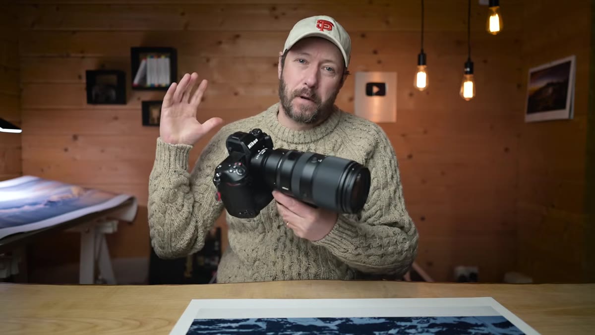 Nigel holding the 100-400mm Z lens up to camera