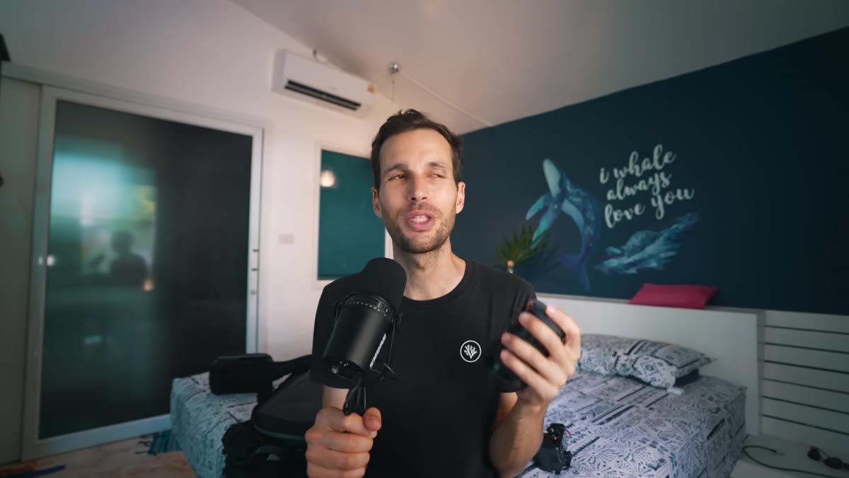Comparing the 24-50mm vs 24-70mm side by side in hand