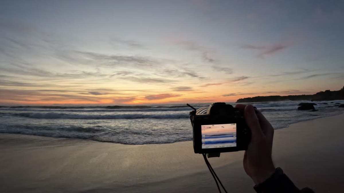 Blurred pan shot result showing motion across the wave horizon