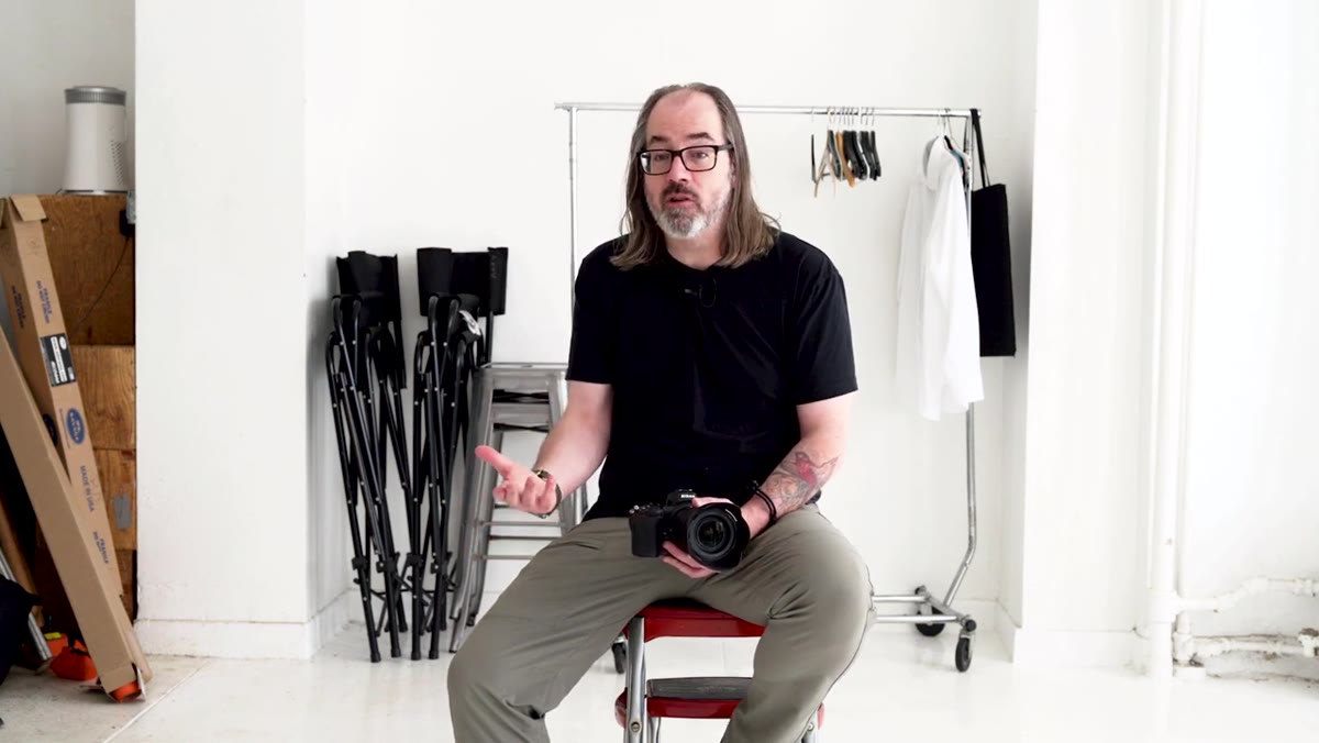 Daniel explaining f/4 zoom aperture for commercial portrait work